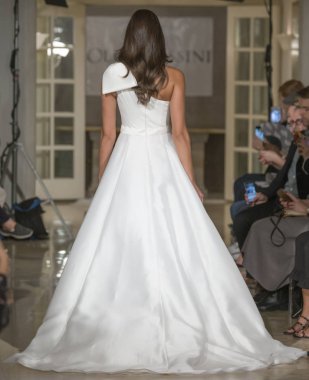 Oleg Cassini - Güz 2018 koleksiyonu - New York moda hafta Brid