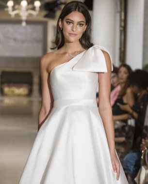 Oleg Cassini - Güz 2018 koleksiyonu - New York moda hafta Brid