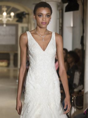 Oleg Cassini - Güz 2018 koleksiyonu - New York moda hafta Brid