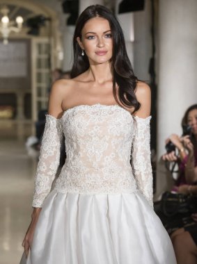 Oleg Cassini - Güz 2018 koleksiyonu - New York moda hafta Brid