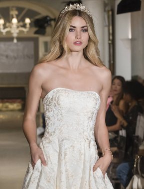 Oleg Cassini - Güz 2018 koleksiyonu - New York moda hafta Brid