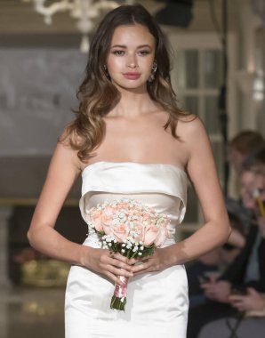 Oleg Cassini - Güz 2018 koleksiyonu - New York moda hafta Brid