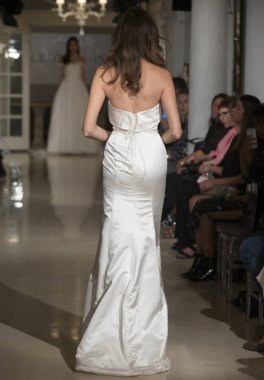 Oleg Cassini - Güz 2018 koleksiyonu - New York moda hafta Brid