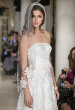Oleg Cassini - Güz 2018 koleksiyonu - New York moda hafta Brid