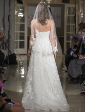 Oleg Cassini - Güz 2018 koleksiyonu - New York moda hafta Brid