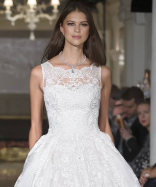 Oleg Cassini - Güz 2018 koleksiyonu - New York moda hafta Brid