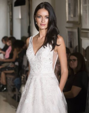 Oleg Cassini - Güz 2018 koleksiyonu - New York moda hafta Brid