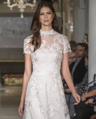 Oleg Cassini - Güz 2018 koleksiyonu - New York moda hafta Brid