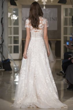 Oleg Cassini - Güz 2018 koleksiyonu - New York moda hafta Brid