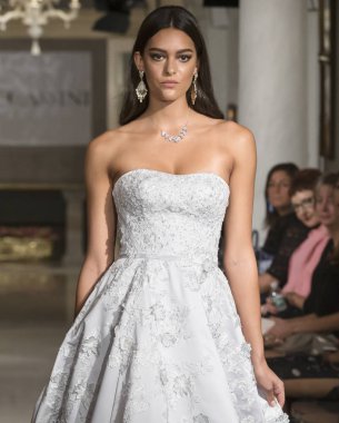 Oleg Cassini - Güz 2018 koleksiyonu - New York moda hafta Brid