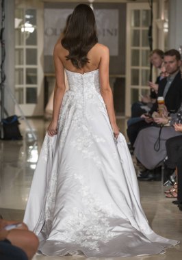 Oleg Cassini - Güz 2018 koleksiyonu - New York moda hafta Brid