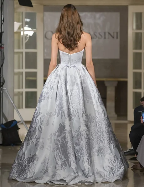 Oleg Cassini - Güz 2018 koleksiyonu - New York moda hafta Brid