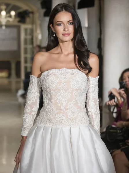 Oleg Cassini - Güz 2018 koleksiyonu - New York moda hafta Brid