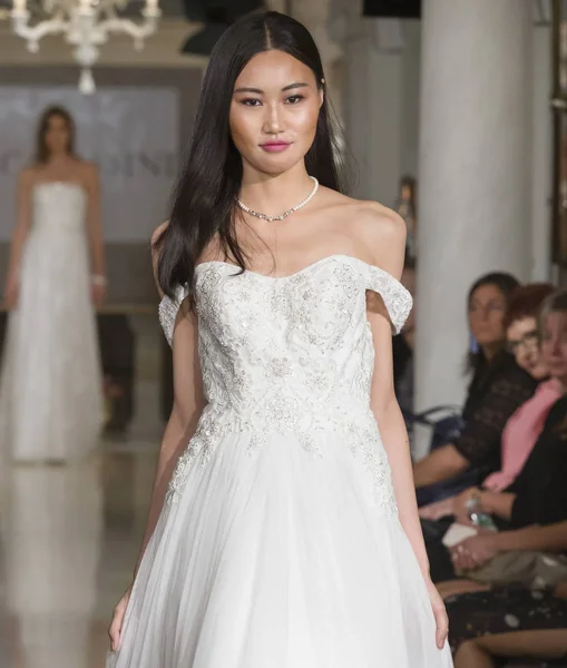 Oleg Cassini - Güz 2018 koleksiyonu - New York moda hafta Brid