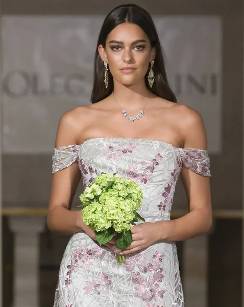 Oleg Cassini - Outono 2018 Coleção - New York Fashion Week Brid — Fotografia de Stock