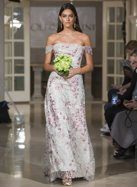 Oleg Cassini - Outono 2018 Coleção - New York Fashion Week Brid — Fotografia de Stock