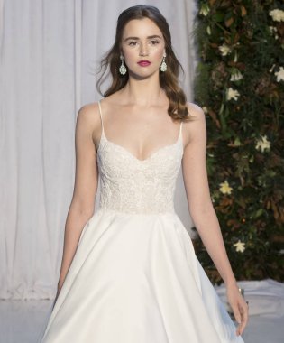 Anne Barge - Güz 2018 koleksiyonu - New York moda hafta gelin