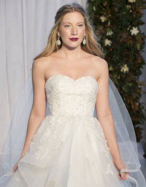 Anne Barge - Güz 2018 koleksiyonu - New York moda hafta gelin