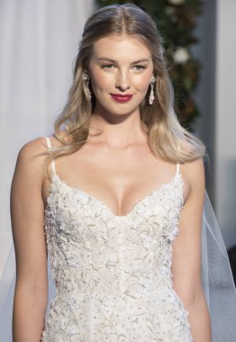 Anne Barge - Güz 2018 koleksiyonu - New York moda hafta gelin