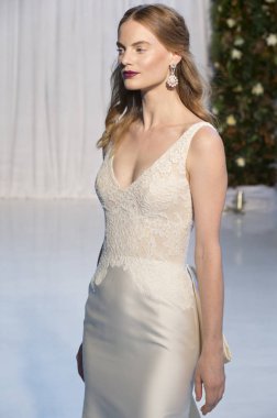 Anne Barge - Güz 2018 koleksiyonu - New York moda hafta gelin