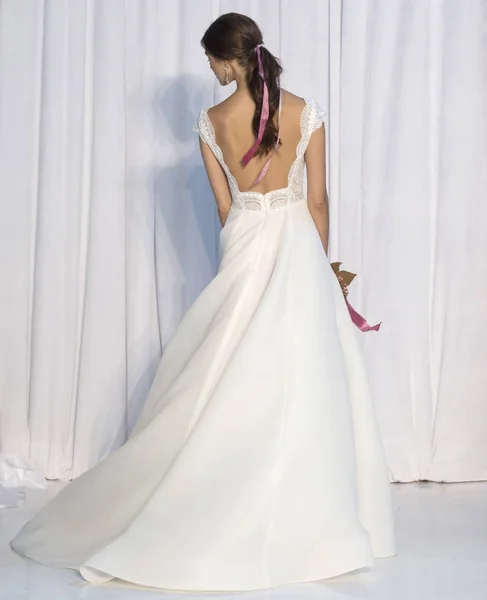 Anne Barge - Collezione Autunno 2018 - New York Fashion Week Sposa — Foto Stock