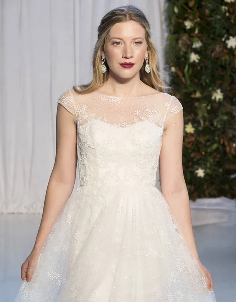 Anne Barge - hösten 2018 Collection - New York mode vecka Bridal — Stockfoto