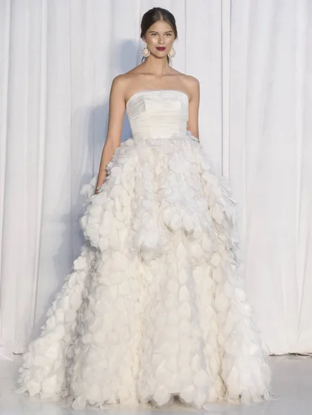 Anne Barge - Collezione Autunno 2018 - New York Fashion Week Sposa — Foto Stock