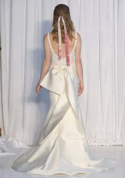 Anne Barge - Colección otoño 2018 - New York Fashion Week Bridal — Foto de Stock