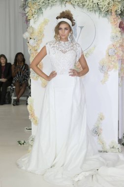 Julie Vino - Güz 2018 koleksiyonu - New York moda hafta gelin