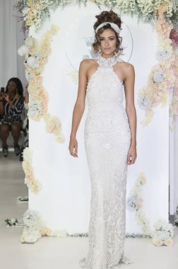 Julie Vino - Güz 2018 koleksiyonu - New York moda hafta gelin