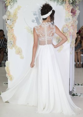 Julie Vino - Güz 2018 koleksiyonu - New York moda hafta gelin