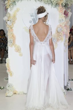 Julie Vino - Güz 2018 koleksiyonu - New York moda hafta gelin