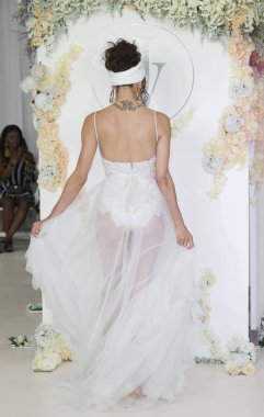 Julie Vino - Güz 2018 koleksiyonu - New York moda hafta gelin