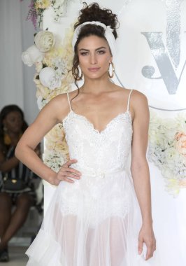 Julie Vino - Güz 2018 koleksiyonu - New York moda hafta gelin