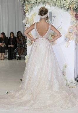 Julie Vino - Güz 2018 koleksiyonu - New York moda hafta gelin