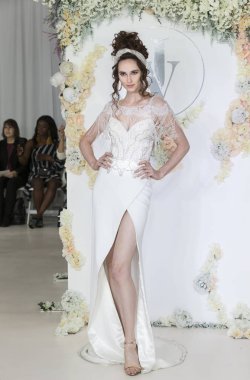 Julie Vino - Güz 2018 koleksiyonu - New York moda hafta gelin