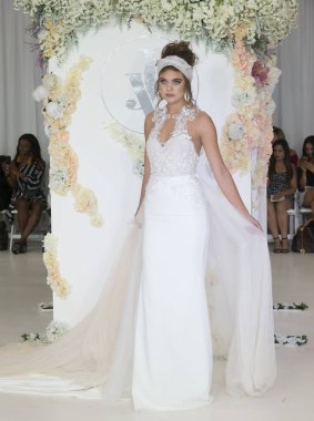 Julie Vino - Güz 2018 koleksiyonu - New York moda hafta gelin