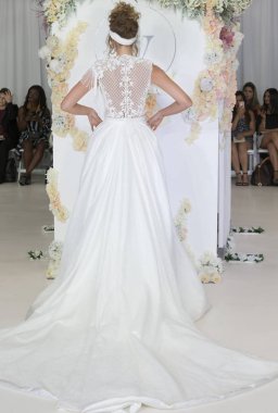 Julie Vino - Güz 2018 koleksiyonu - New York moda hafta gelin