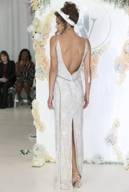 Julie Vino - Güz 2018 koleksiyonu - New York moda hafta gelin