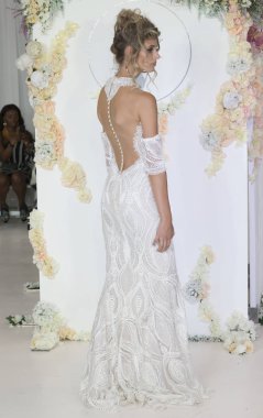 Julie Vino - Güz 2018 koleksiyonu - New York moda hafta gelin