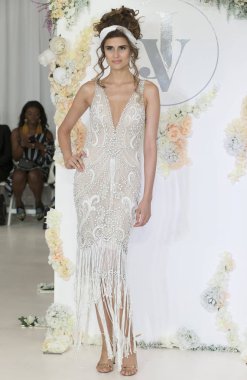 Julie Vino - Güz 2018 koleksiyonu - New York moda hafta gelin