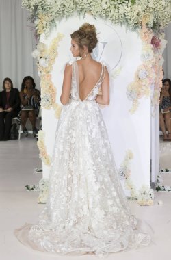 Julie Vino - Güz 2018 koleksiyonu - New York moda hafta gelin