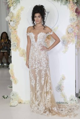 Julie Vino - Güz 2018 koleksiyonu - New York moda hafta gelin