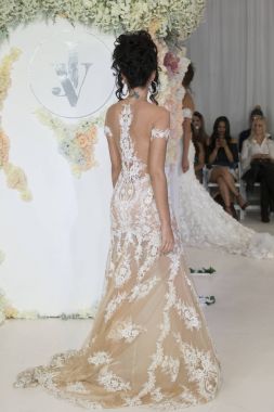 Julie Vino - Güz 2018 koleksiyonu - New York moda hafta gelin