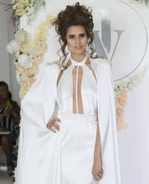 Julie Vino - Güz 2018 koleksiyonu - New York moda hafta gelin