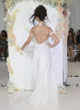 Julie Vino - Güz 2018 koleksiyonu - New York moda hafta gelin