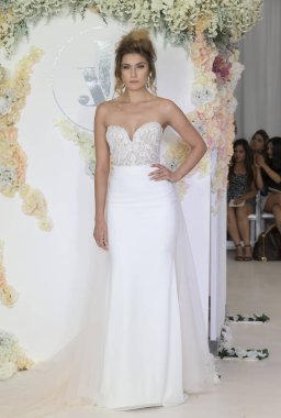 Julie Vino - Güz 2018 koleksiyonu - New York moda hafta gelin