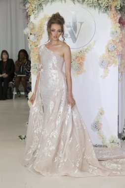 Julie Vino - Güz 2018 koleksiyonu - New York moda hafta gelin