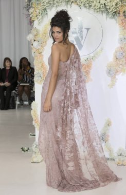 Julie Vino - Güz 2018 koleksiyonu - New York moda hafta gelin