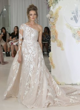 Julie Vino - Güz 2018 koleksiyonu - New York moda hafta gelin